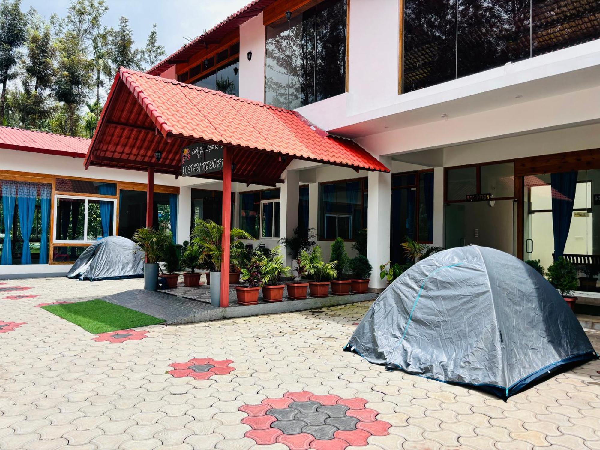 Ecstasy Tent Stay With Swimming Pool & Common Washroom Chikmagalūr Exteriör bild